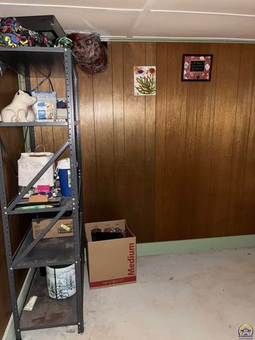 2240 SE Maryland AVE, Topeka, KS 66605