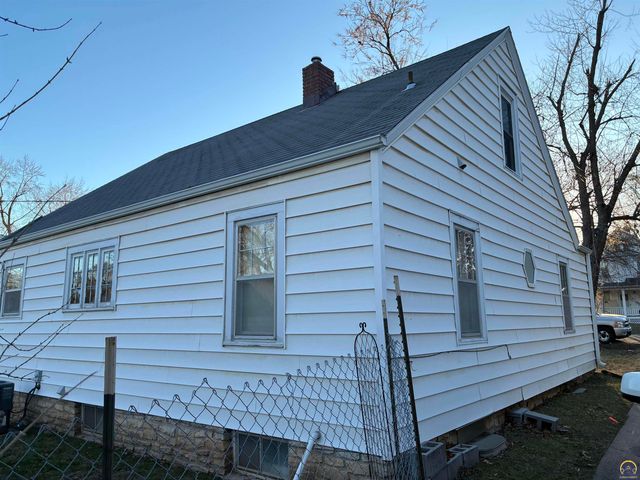 2240 SE Maryland AVE, Topeka, KS 66605