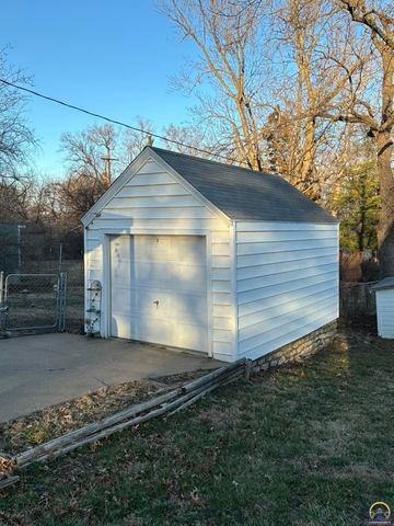 2240 SE Maryland AVE, Topeka, KS 66605