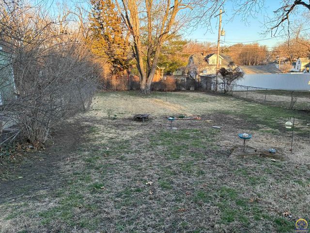 2240 SE Maryland AVE, Topeka, KS 66605