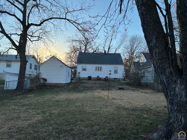 2240 SE Maryland AVE, Topeka, KS 66605