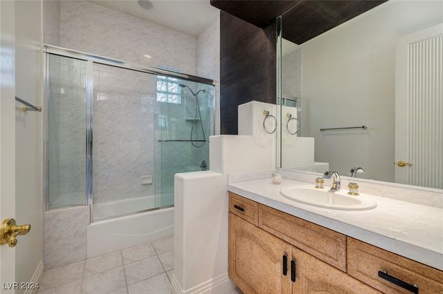 7421 Silver Palm Avenue, Las Vegas, NV 89117