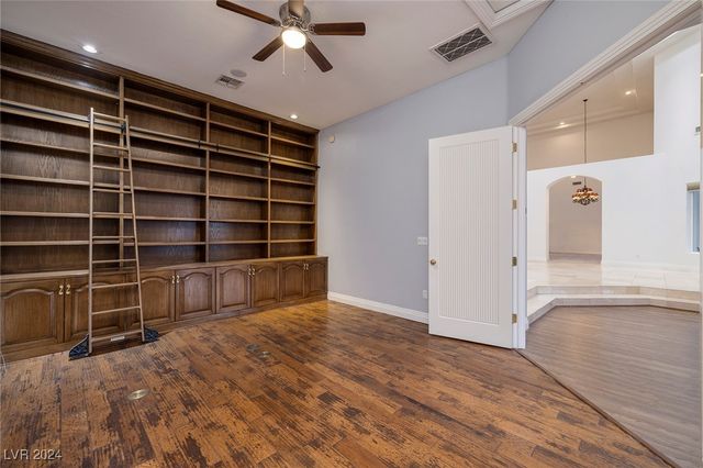 7421 Silver Palm Avenue, Las Vegas, NV 89117