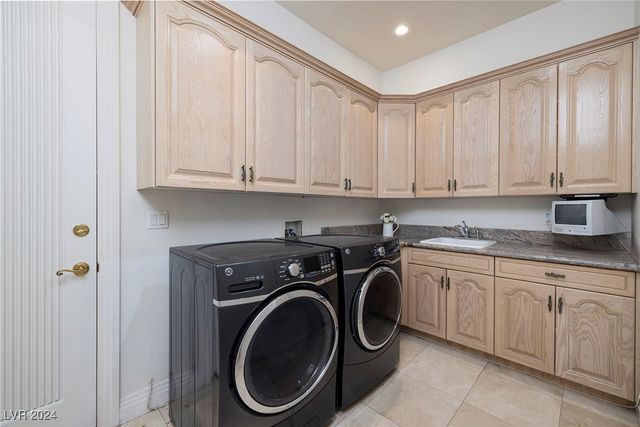 7421 Silver Palm Avenue, Las Vegas, NV 89117