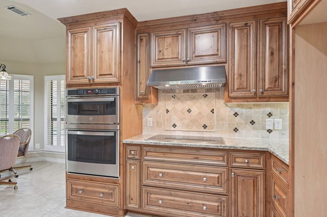 1026 Wood Hollow Lane, Burleson, TX 76028