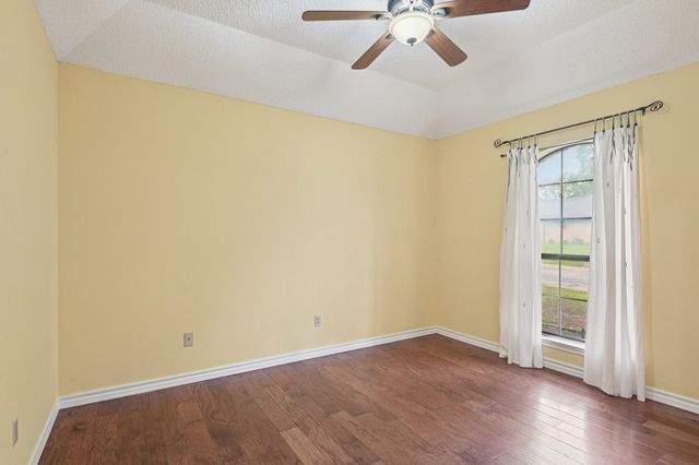 1026 Wood Hollow Lane, Burleson, TX 76028