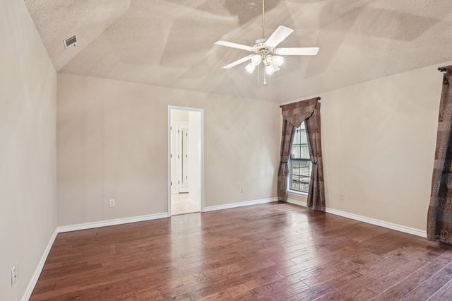 1026 Wood Hollow Lane, Burleson, TX 76028