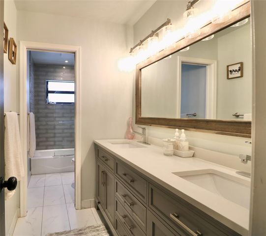 10859 NW 14th St, Coral Springs, FL 33071