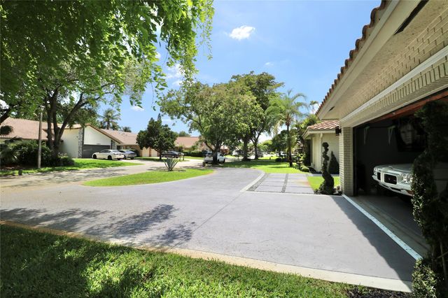 10859 NW 14th St, Coral Springs, FL 33071