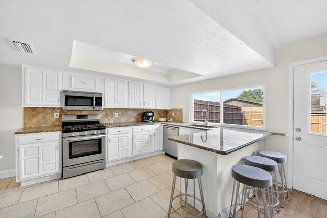 5057 Stanley Drive, The Colony, TX 75056