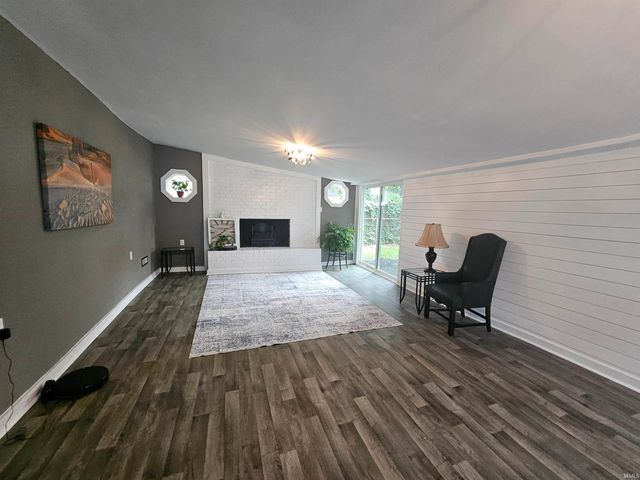 2701 S Weinbach Avenue, Evansville, IN 47714