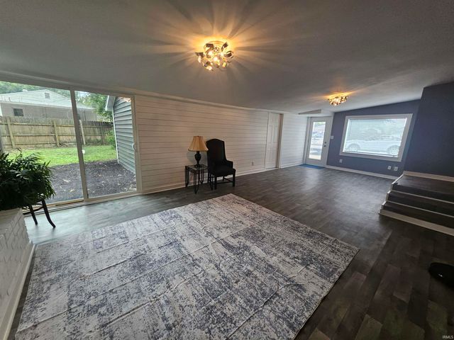 2701 S Weinbach Avenue, Evansville, IN 47714