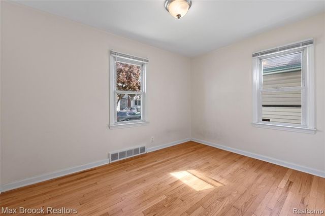 450 E Maplehurst Street, Ferndale, MI 48220