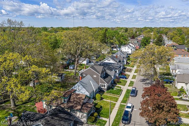 450 E Maplehurst Street, Ferndale, MI 48220