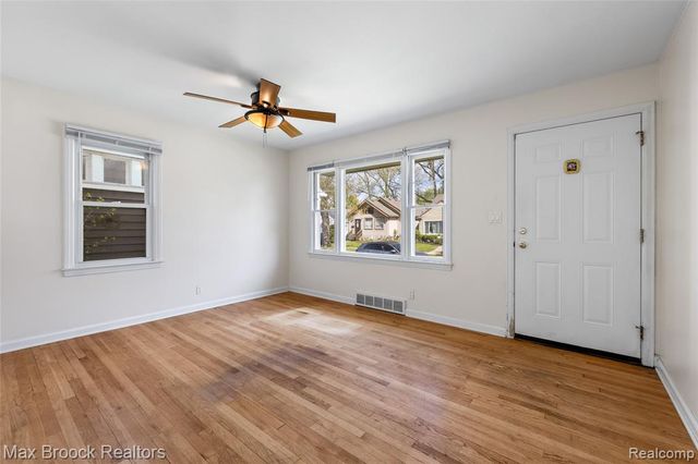450 E Maplehurst Street, Ferndale, MI 48220