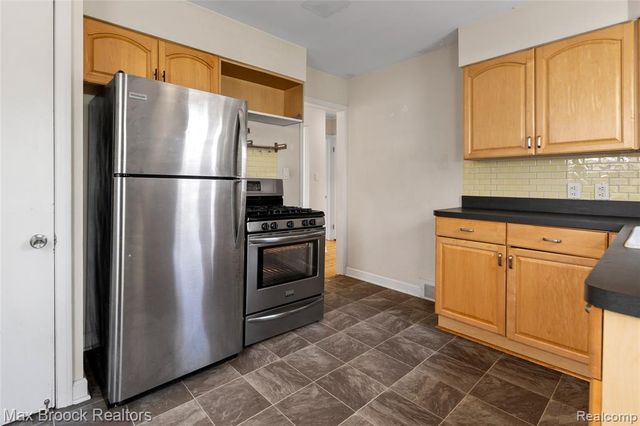 450 E Maplehurst Street, Ferndale, MI 48220