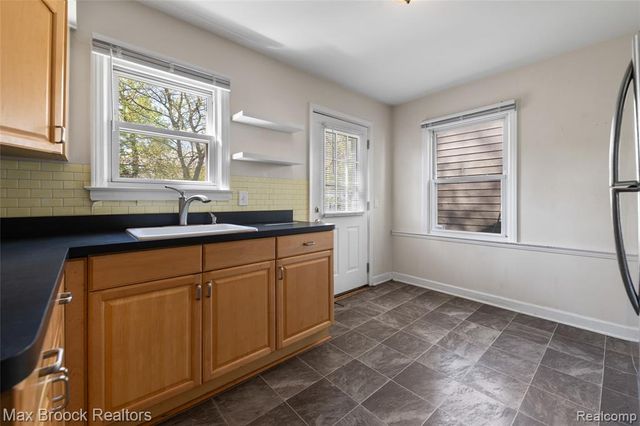 450 E Maplehurst Street, Ferndale, MI 48220
