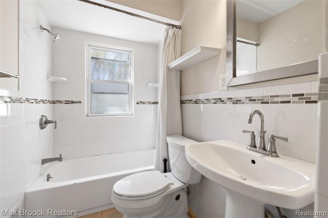 450 E Maplehurst Street, Ferndale, MI 48220