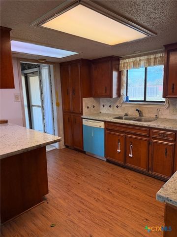 996 Carefree Drive, Victoria, TX 77905