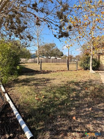 996 Carefree Drive, Victoria, TX 77905