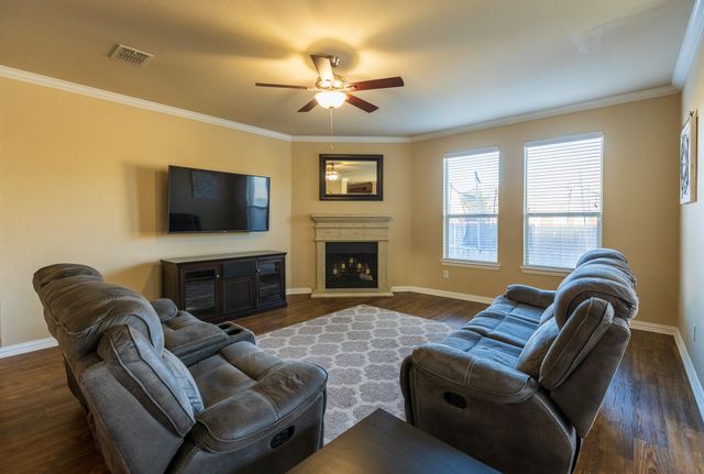 804 W Bend Boulevard, Burleson, TX 76028