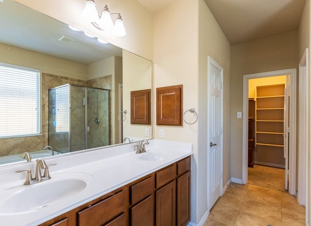 804 W Bend Boulevard, Burleson, TX 76028