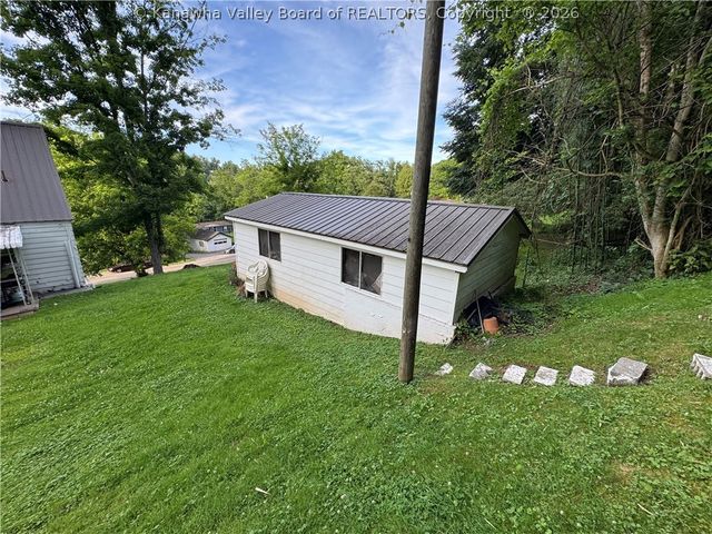 50 31st Square E, Nitro, WV 25143