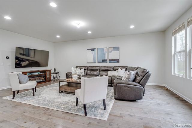 30065 Braeburn Street, New Hudson, MI 48165
