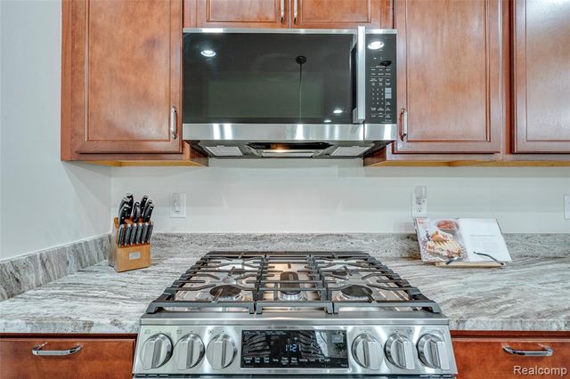 30065 Braeburn Street, New Hudson, MI 48165