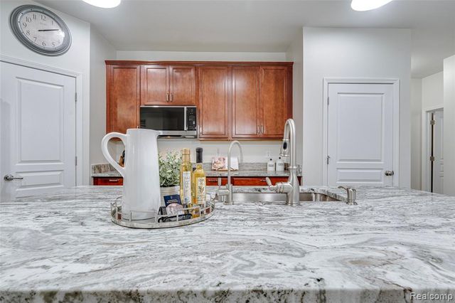 30065 Braeburn Street, New Hudson, MI 48165