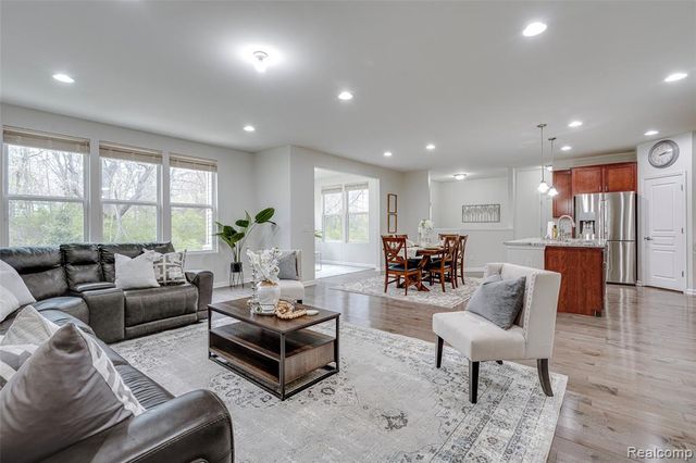30065 Braeburn Street, New Hudson, MI 48165