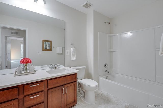 30065 Braeburn Street, New Hudson, MI 48165
