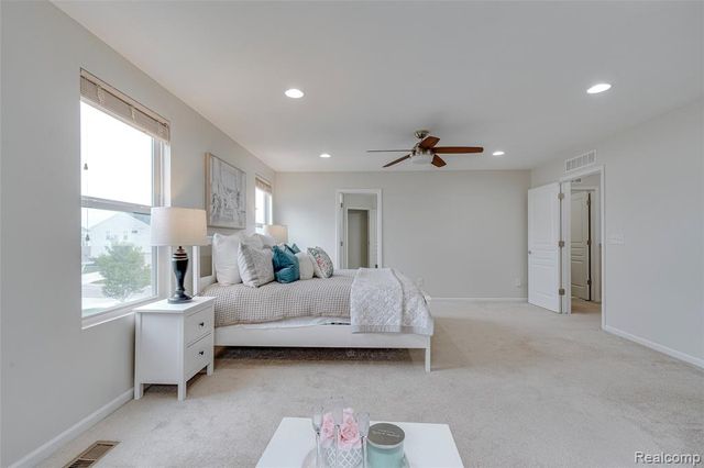 30065 Braeburn Street, New Hudson, MI 48165