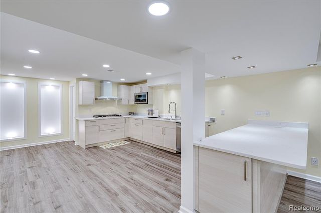 30065 Braeburn Street, New Hudson, MI 48165