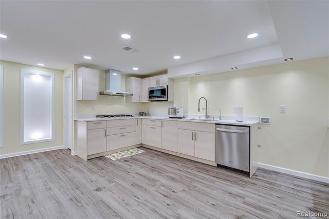 30065 Braeburn Street, New Hudson, MI 48165
