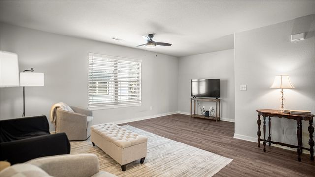 1975 Bourbon Drive, Fayetteville, AR 72703