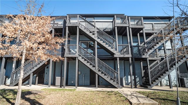 1975 Bourbon Drive, Fayetteville, AR 72703