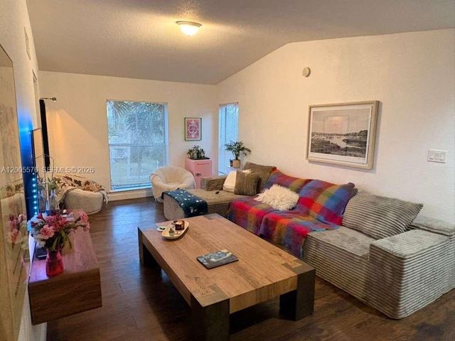 833 Riverside Dr 834, Coral Springs, FL 33071