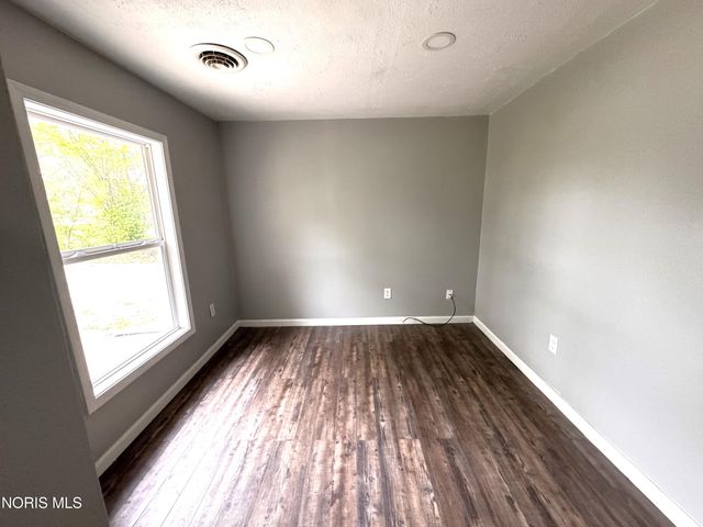 6143 Seaman Road, Oregon, OH 43616