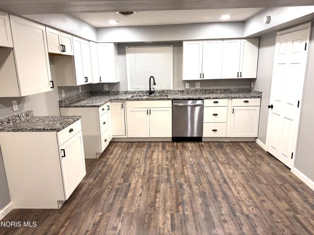 6143 Seaman Road, Oregon, OH 43616