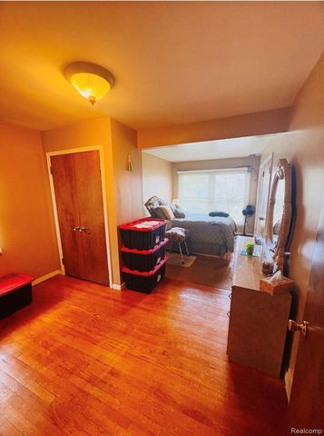 17619 Sprenger Avenue, Eastpointe, MI 48021