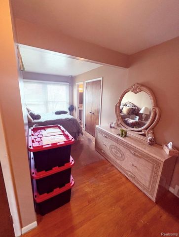 17619 Sprenger Avenue, Eastpointe, MI 48021