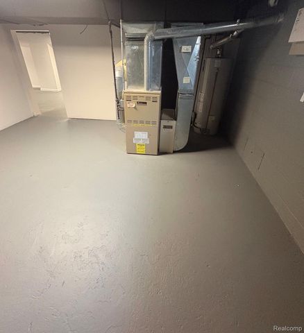 17619 Sprenger Avenue, Eastpointe, MI 48021