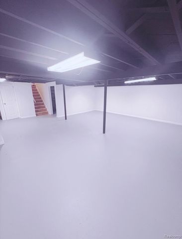 17619 Sprenger Avenue, Eastpointe, MI 48021