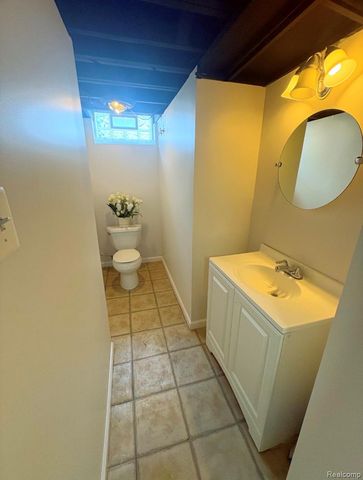 17619 Sprenger Avenue, Eastpointe, MI 48021