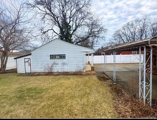 17619 Sprenger Avenue, Eastpointe, MI 48021