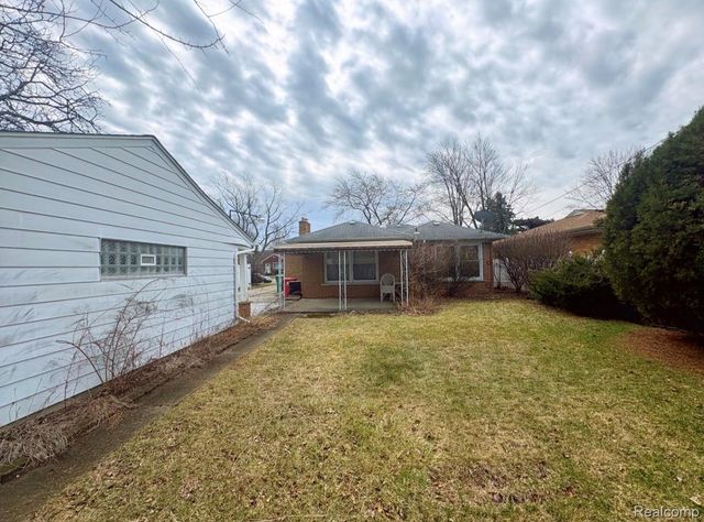 17619 Sprenger Avenue, Eastpointe, MI 48021