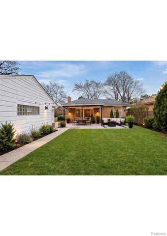 17619 Sprenger Avenue, Eastpointe, MI 48021