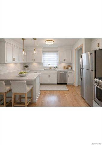 17619 Sprenger Avenue, Eastpointe, MI 48021