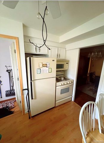 17619 Sprenger Avenue, Eastpointe, MI 48021